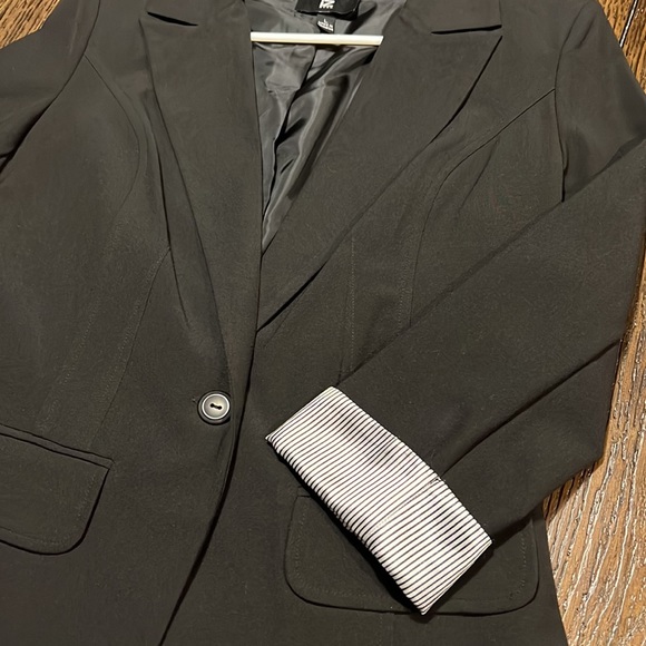 Black blazer with cuffed sleeves size L - Picture 3 of 6